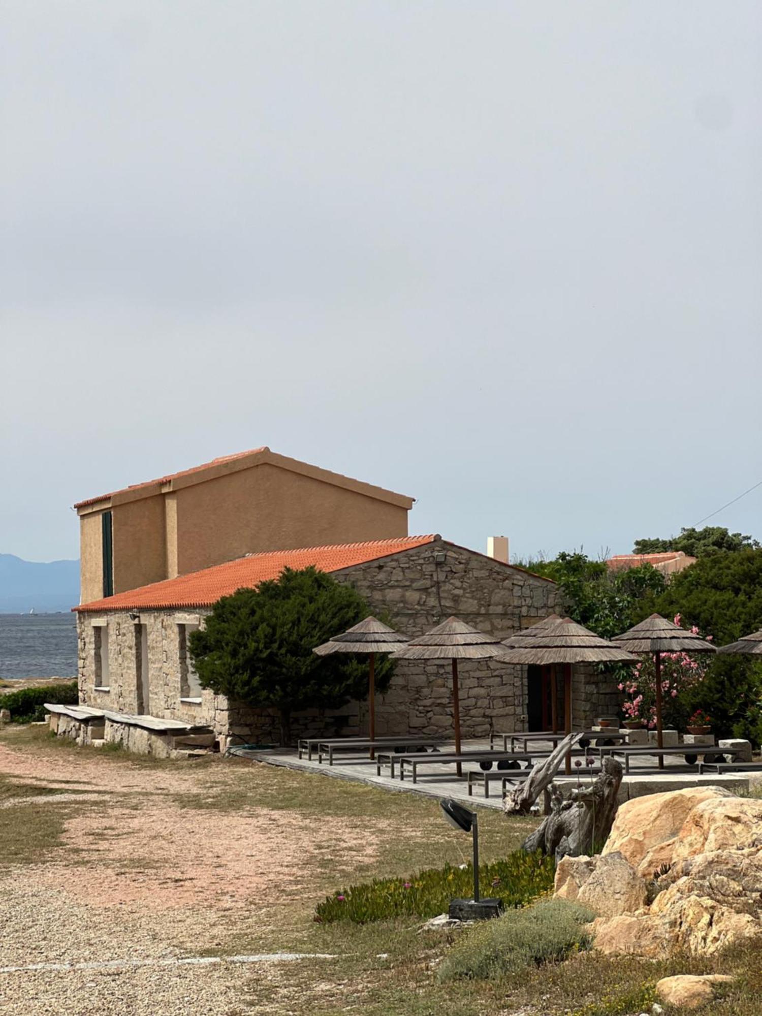 לה מדלנה Appartamento Il Caracolo A Cala Francese מראה חיצוני תמונה